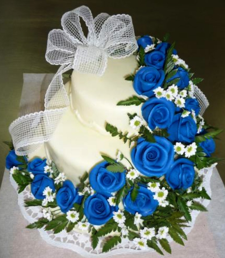 Svatební dort - modré růže