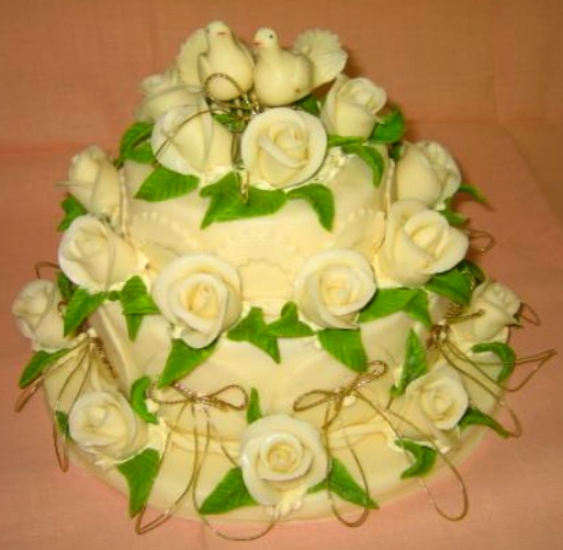 Svatební dort - bílé hrdličky